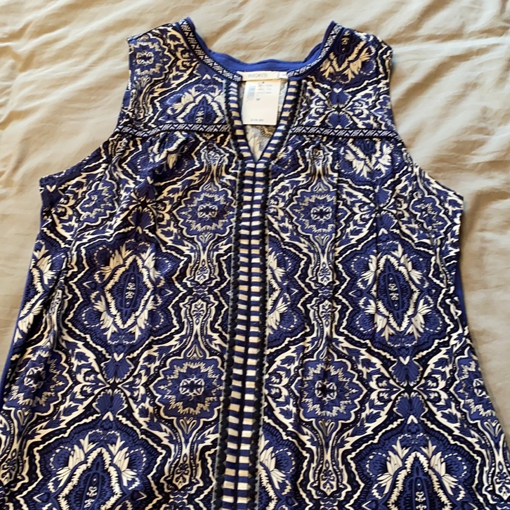 Sleeveless summer shirt